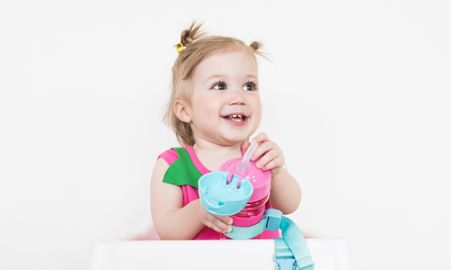 Dois-je adopter le gobelet à paille pour mon enfant ? - Blog - Nuby™